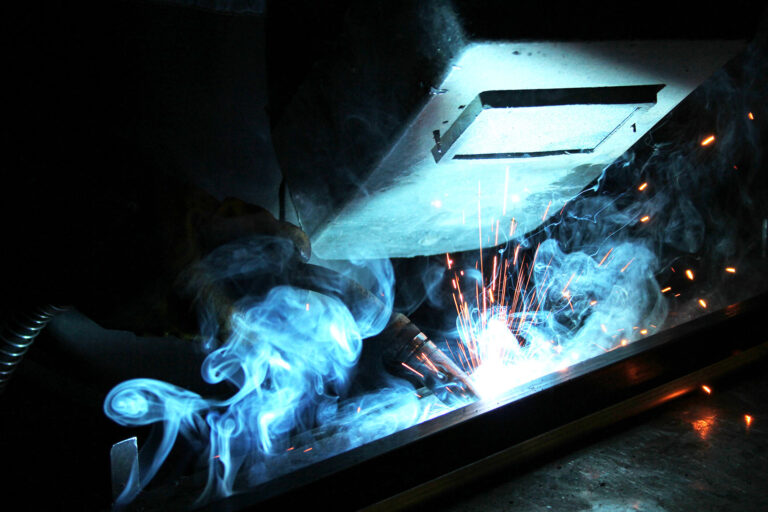 welding by melting metal materials